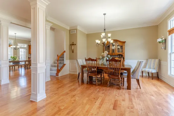 $979,900 | 6177 Pembrooke Drive, Newburgh, IN 47630