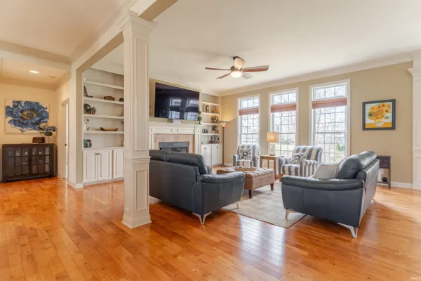 $979,900 | 6177 Pembrooke Drive, Newburgh, IN 47630