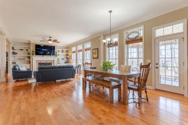 $979,900 | 6177 Pembrooke Drive, Newburgh, IN 47630