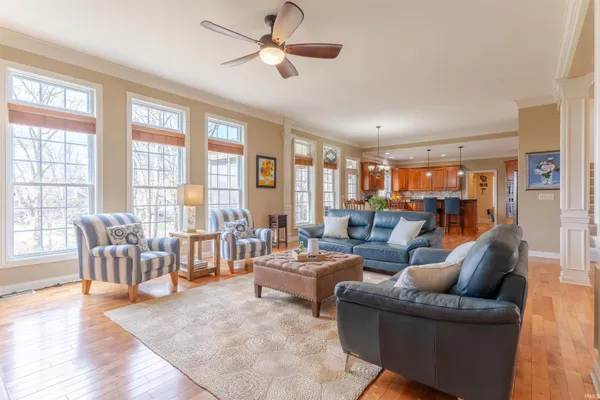 $979,900 | 6177 Pembrooke Drive, Newburgh, IN 47630