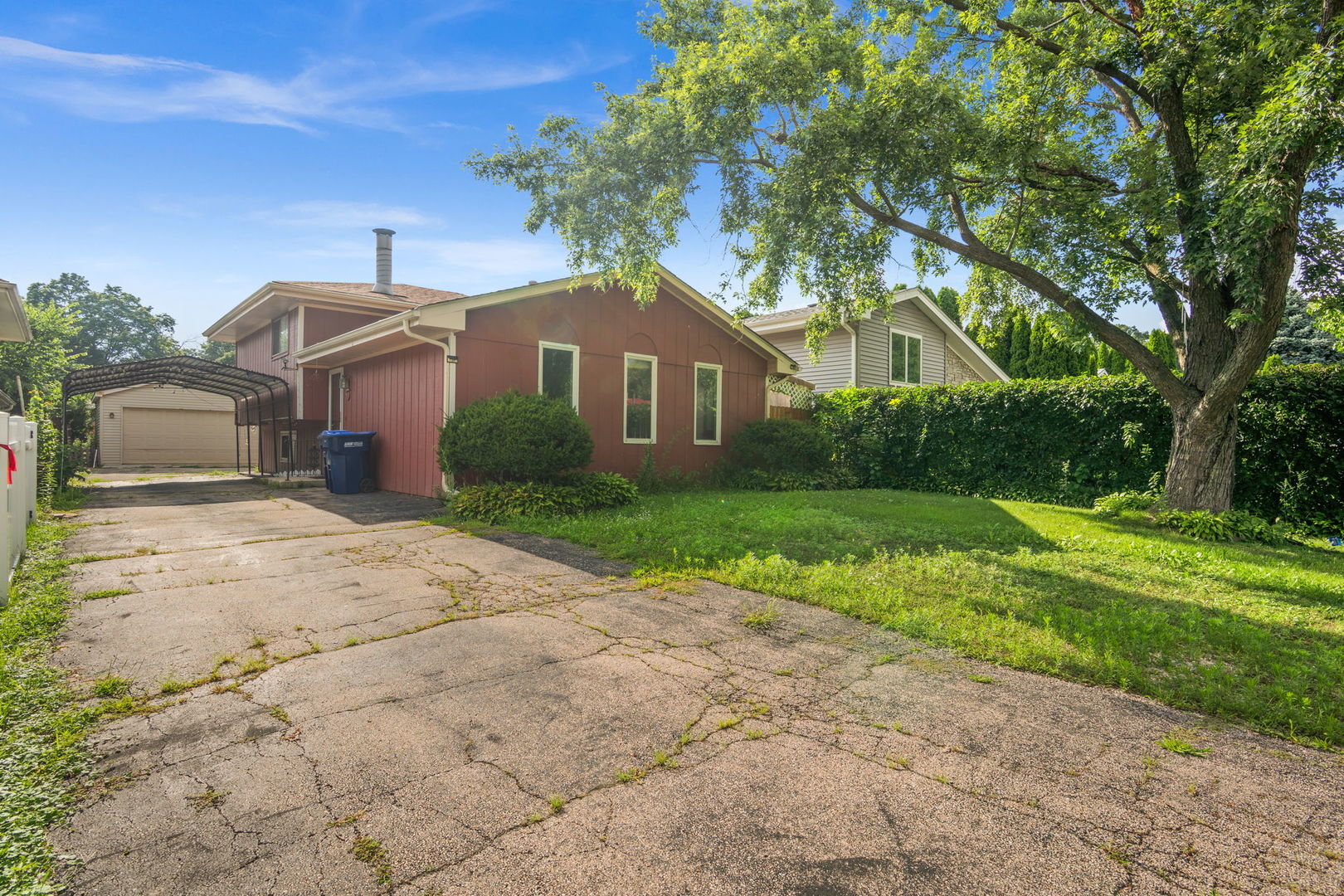 S064 Calvin Court Wheaton, IL 60187 - Photo 2 of 25 a front view of a house with garden