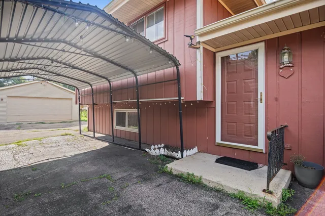 a view of a car garage of the house