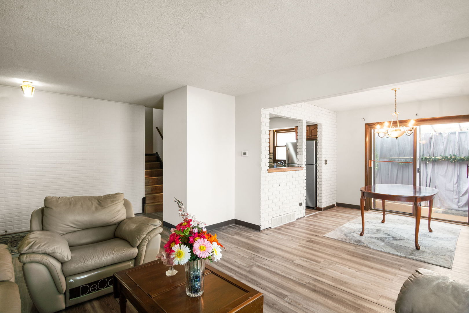 S064 Calvin Court Wheaton, IL 60187 - Photo 6 of 25 a living room with furniture and wooden floor