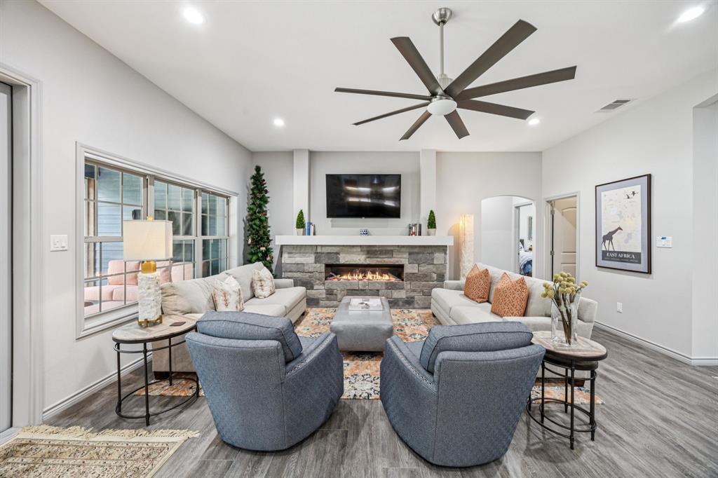 7239 Open Water Point Quinlan, TX 75474 - Photo 5 of 40