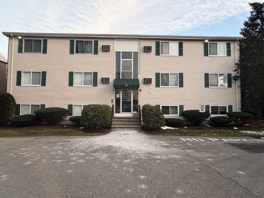 16 Appleton Park, Unit H2 Ipswich, MA 01938 - Photo 1 of 14