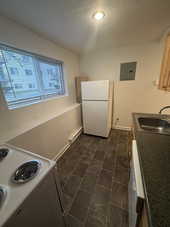 16 Appleton Park, Unit H2 Ipswich, MA 01938 - Photo 6 of 14