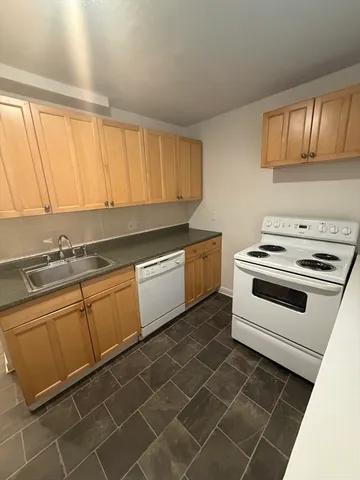 $2,000 | 16 Appleton Park, Unit H2, Ipswich, MA 01938