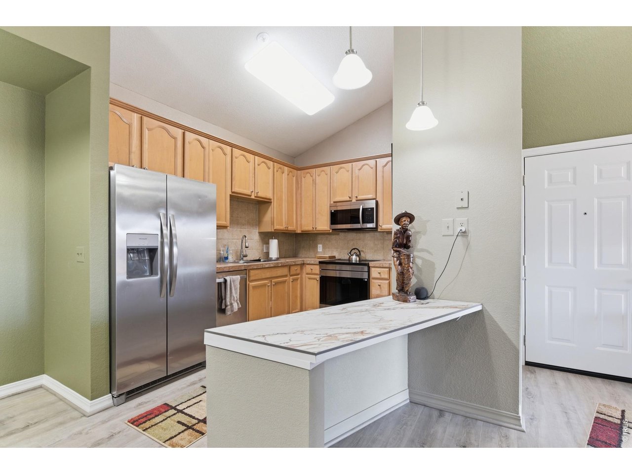 2133 Krisron Road, Unit E302 Fort Collins, CO 80525 - Photo 2 of 18 Cozy eat-in kitchen