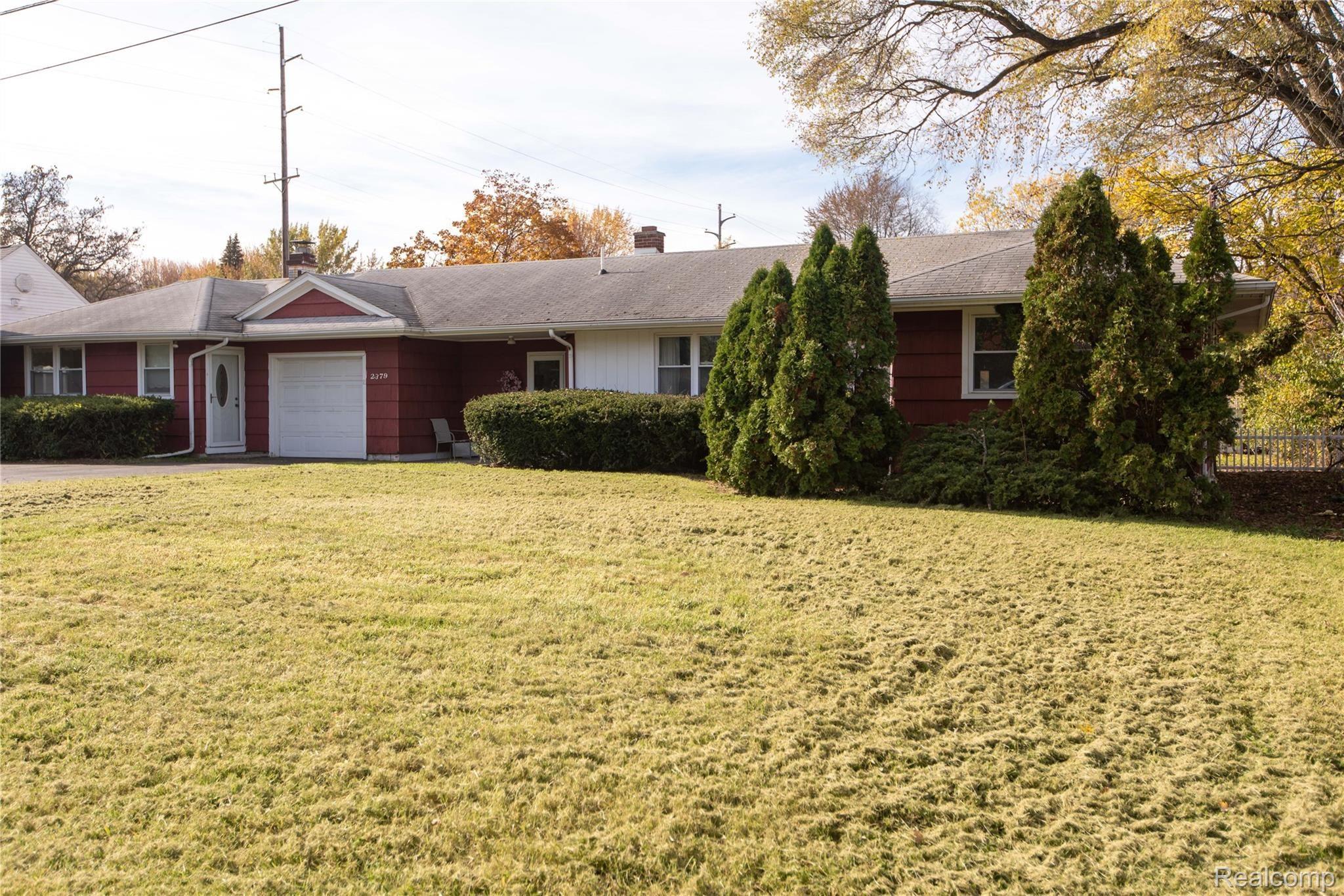 2379 Covert Road Burton, MI 48509 - Photo 2 of 31 DSC_2862.jpg