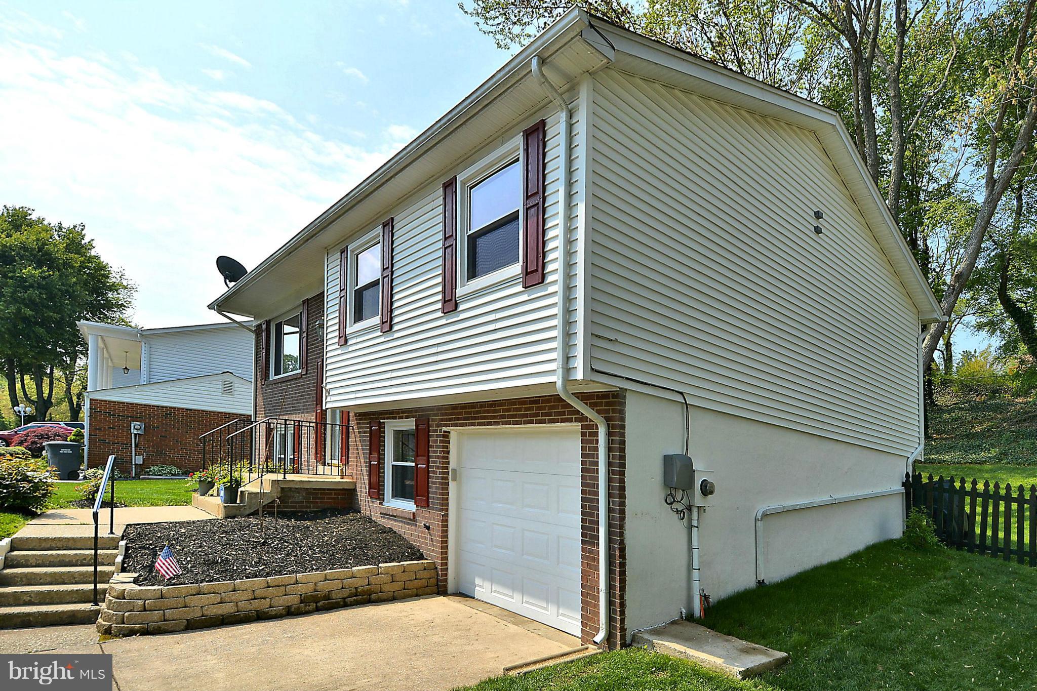 13414 Kingsman Road Woodbridge, VA 22193 - Photo 2 of 27 Exterior (Front)