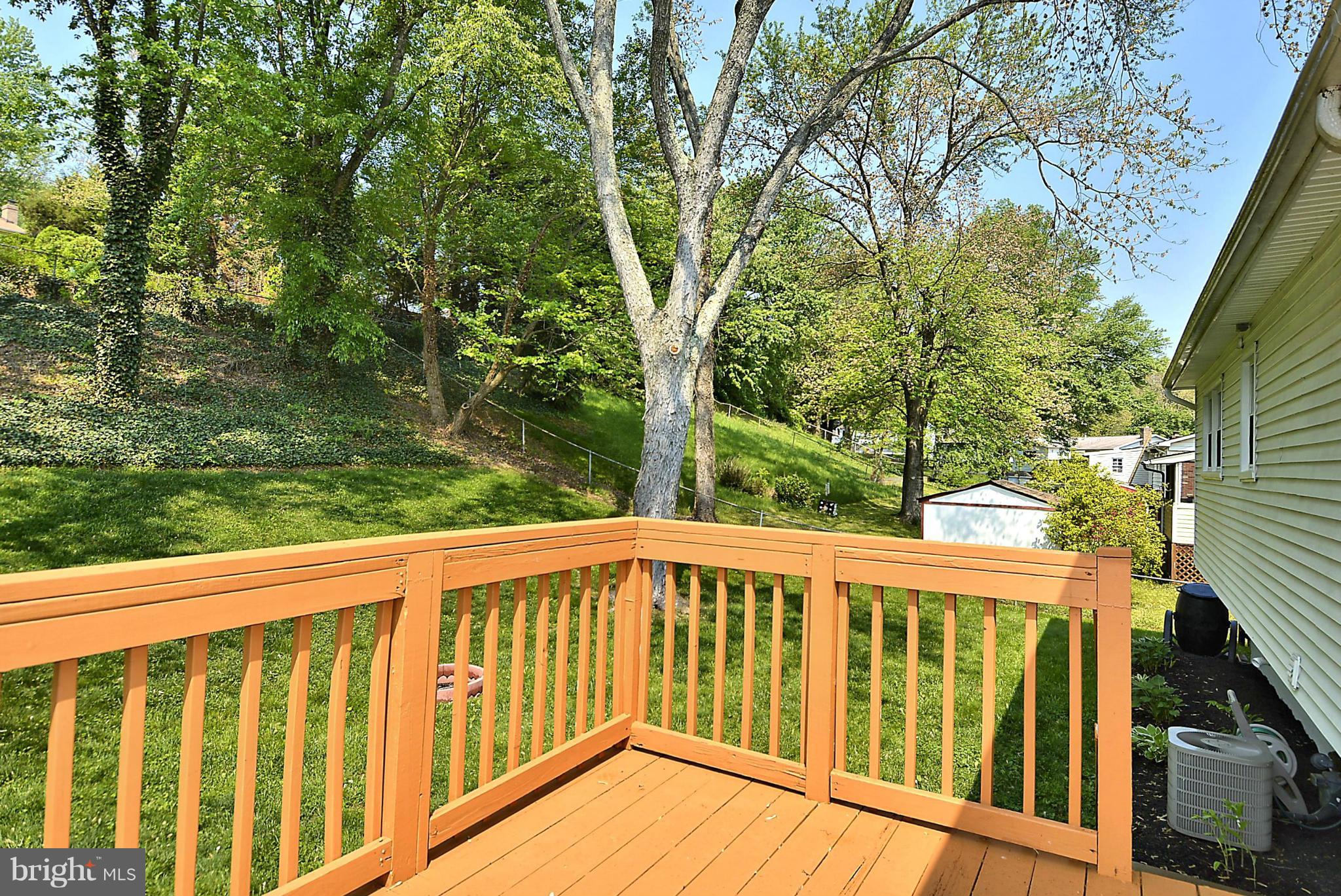 13414 Kingsman Road Woodbridge, VA 22193 - Photo 22 of 27 Exterior (General)