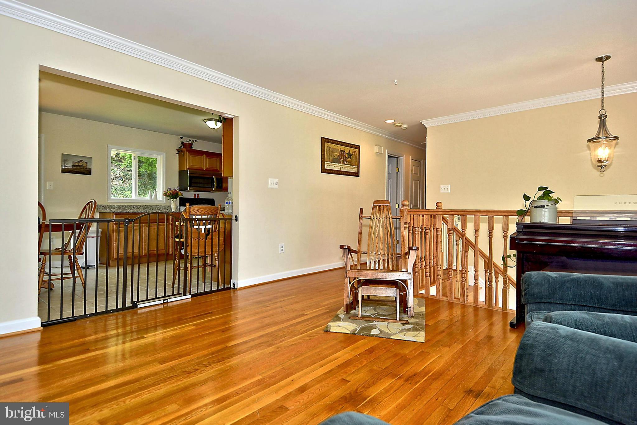 13414 Kingsman Road Woodbridge, VA 22193 - Photo 6 of 27 Living Room