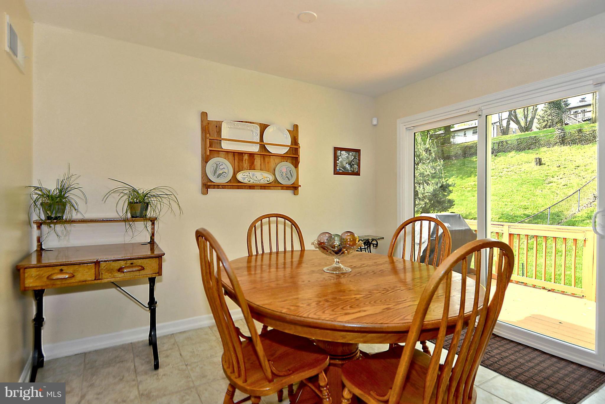 13414 Kingsman Road Woodbridge, VA 22193 - Photo 7 of 27 Kitchen