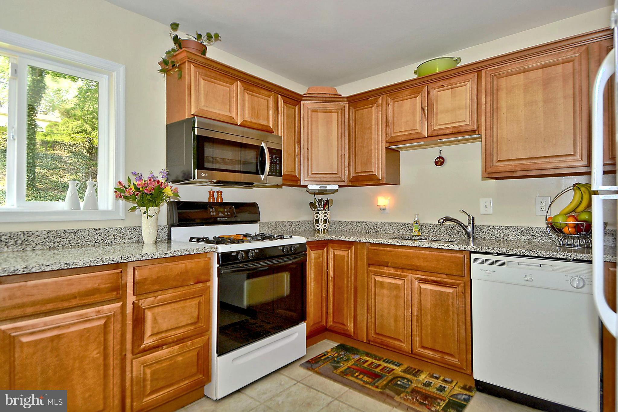 13414 Kingsman Road Woodbridge, VA 22193 - Photo 8 of 27 Kitchen