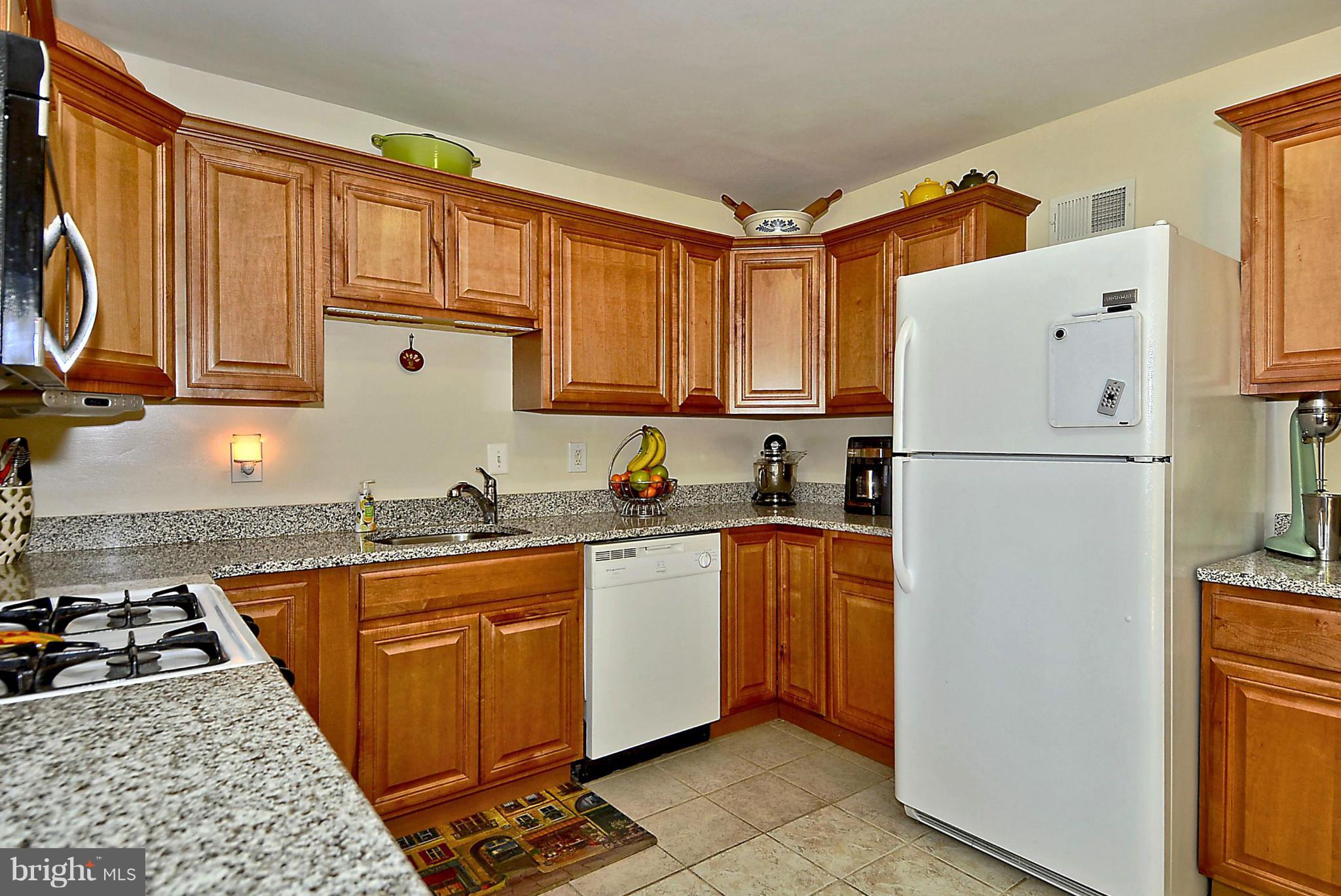 13414 Kingsman Road Woodbridge, VA 22193 - Photo 9 of 27 Kitchen