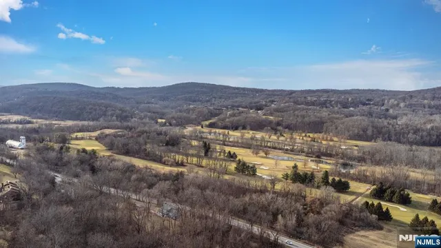 $299,000 | 5 Wimbledon Drive, Unit 2, Vernon, NJ 07462