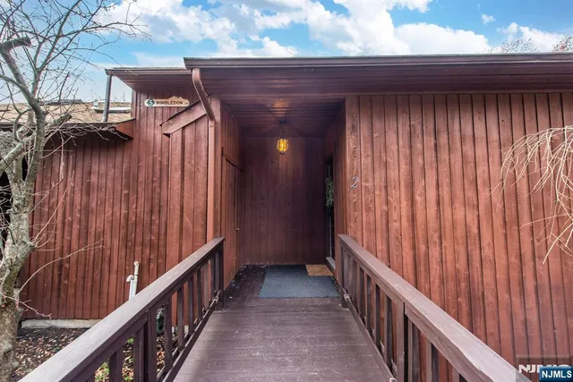 $299,000 | 5 Wimbledon Drive, Unit 2, Vernon, NJ 07462