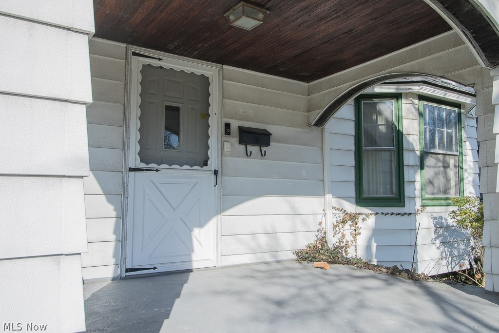 1376 Avondale Road Cleveland, OH 44121 - Photo 2 of 25 Gallery Image 2