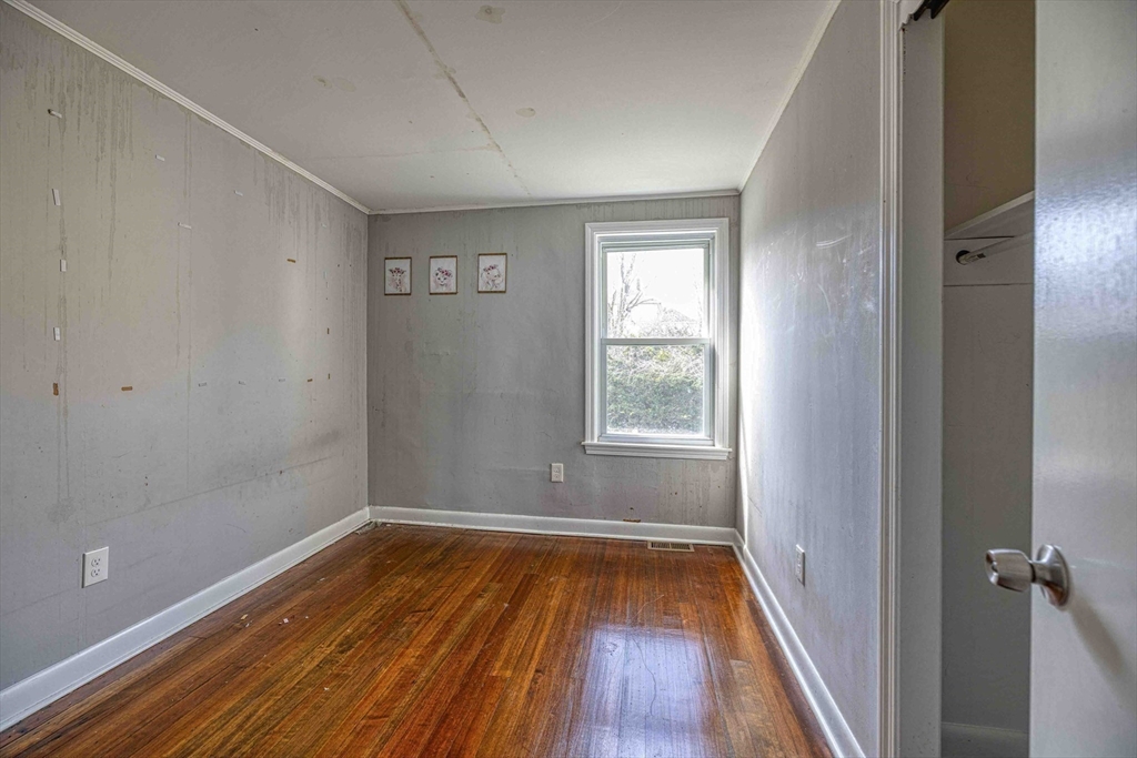 135 Snell Street Fall River, MA 02721 - Photo 14 of 33