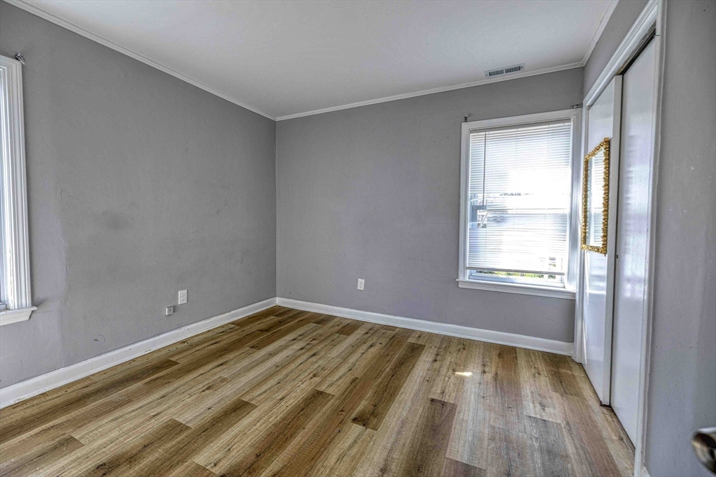 135 Snell Street Fall River, MA 02721 - Photo 15 of 33