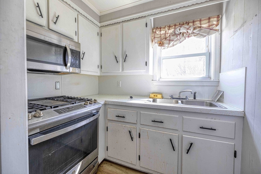 135 Snell Street Fall River, MA 02721 - Photo 19 of 33