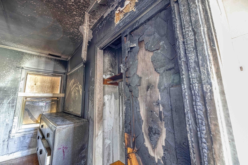 135 Snell Street Fall River, MA 02721 - Photo 7 of 33