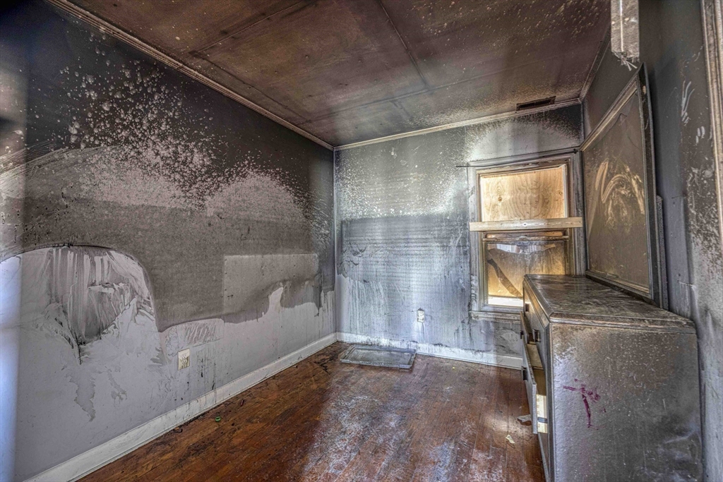 135 Snell Street Fall River, MA 02721 - Photo 8 of 33