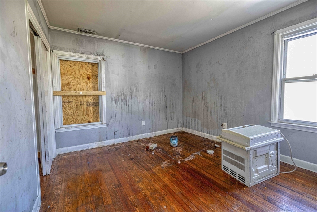 135 Snell Street Fall River, MA 02721 - Photo 10 of 33
