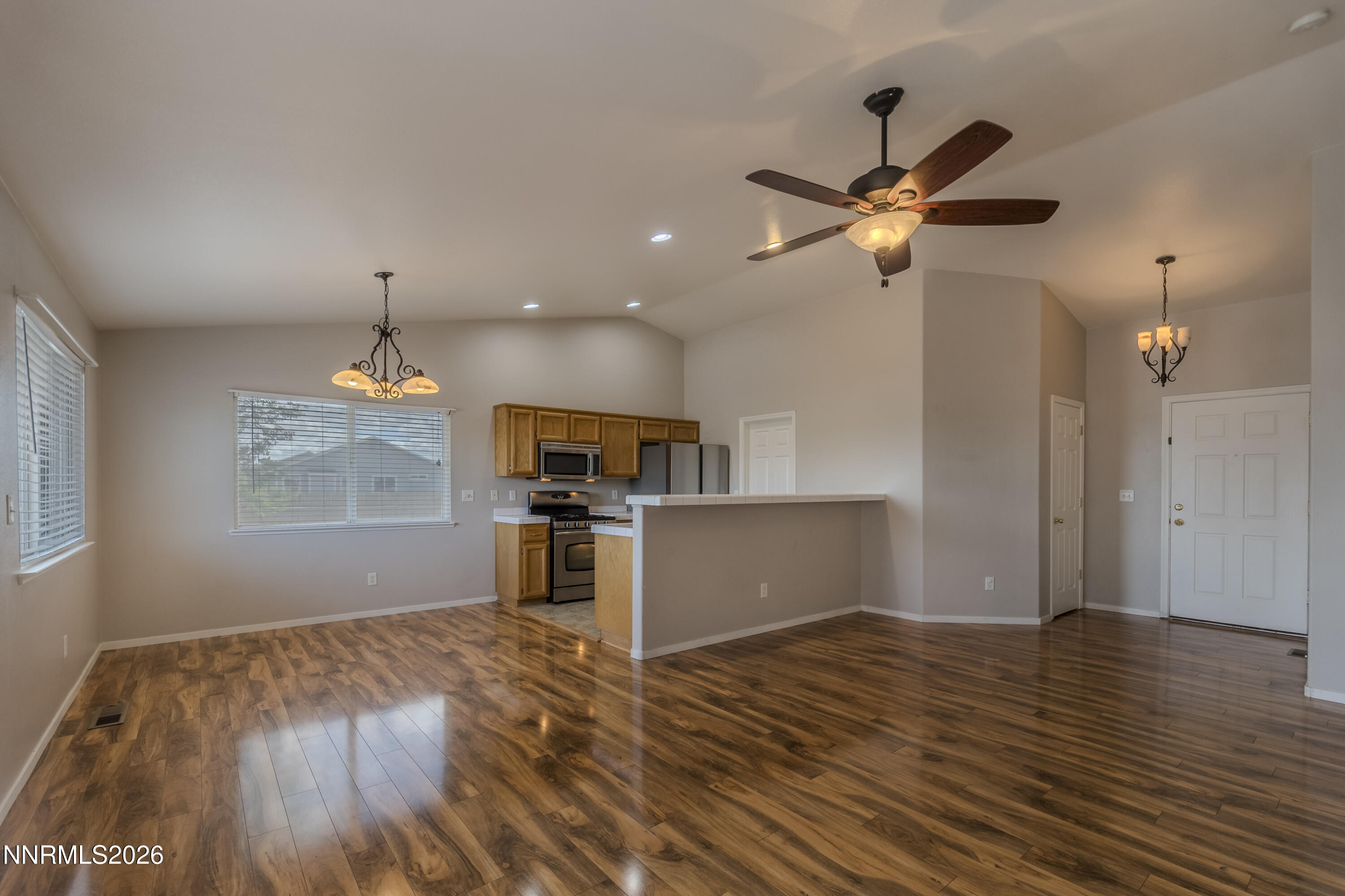270 Emigrant Way Fernley, NV 89408 - Photo 5 of 29 Emigrant08