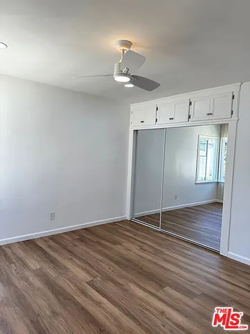 a en suite bathroom with a shower and vanity