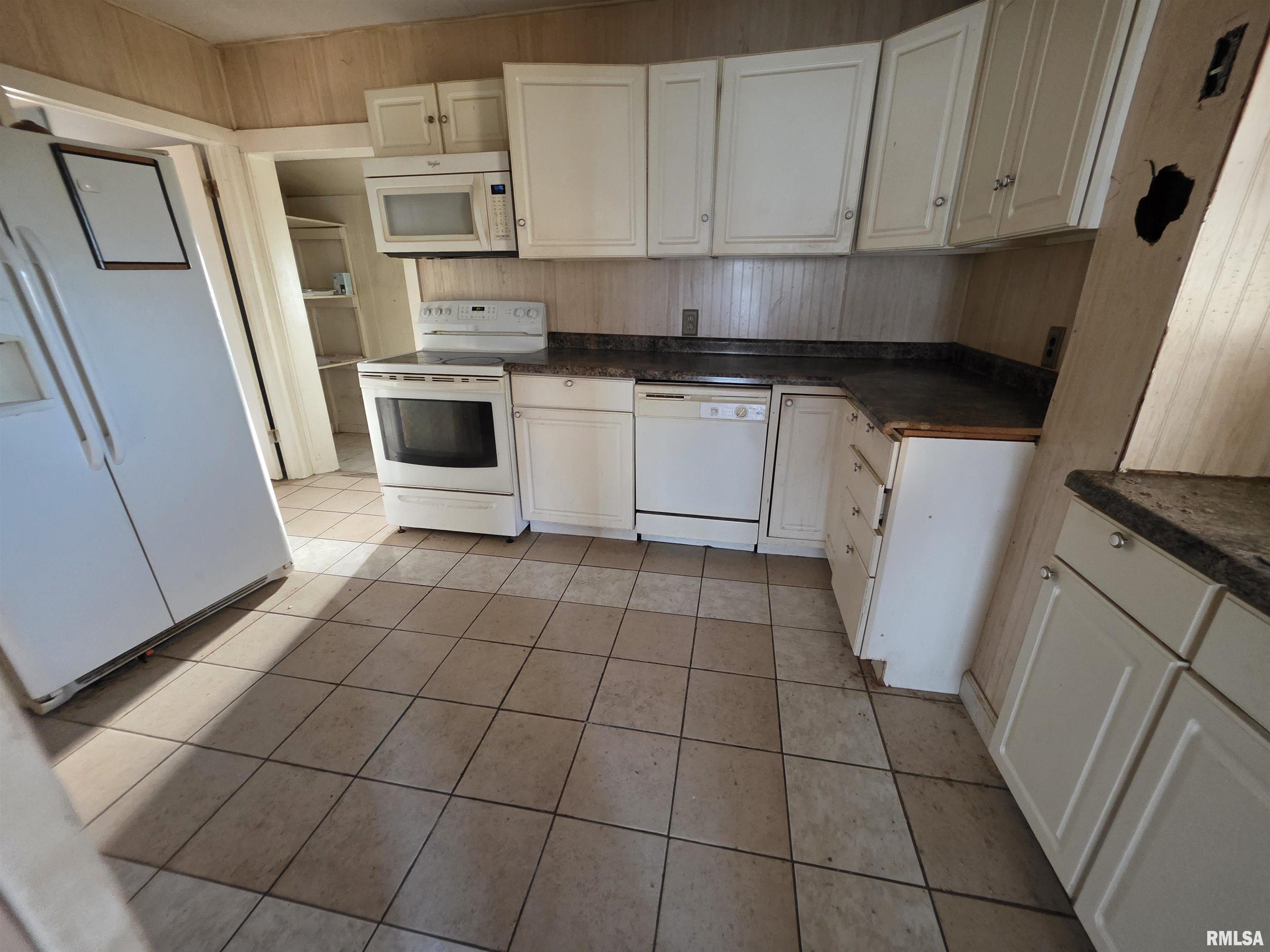 30 North Soangetaha Road Galesburg, IL 61401 - Photo 9 of 12