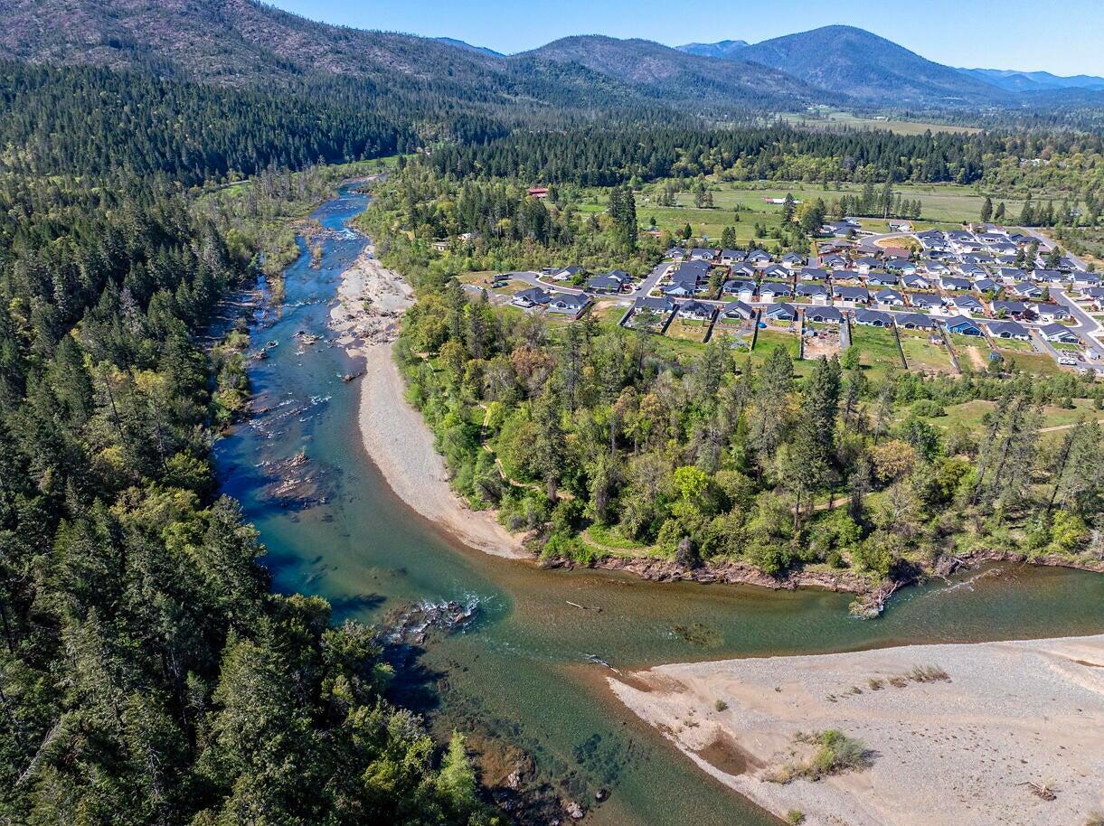 243 Retirement Lane Cave Junction, OR 97523 - Photo 11 of 62 20250423182051627033000000-o