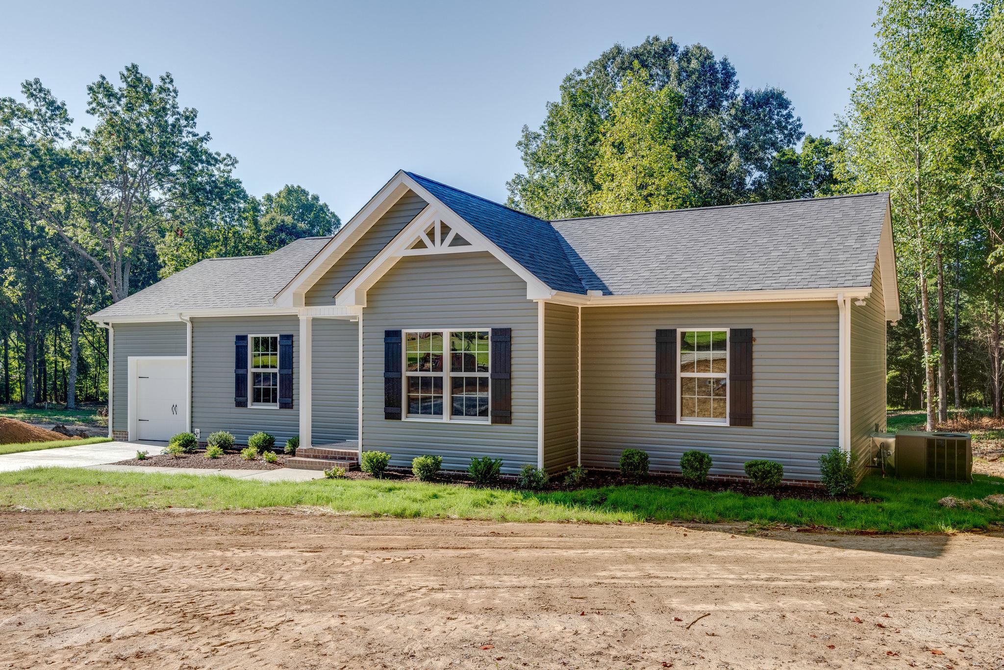 1054 Lewis Road Burns, TN 37029 - Photo 2 of 15 Gallery Image 2