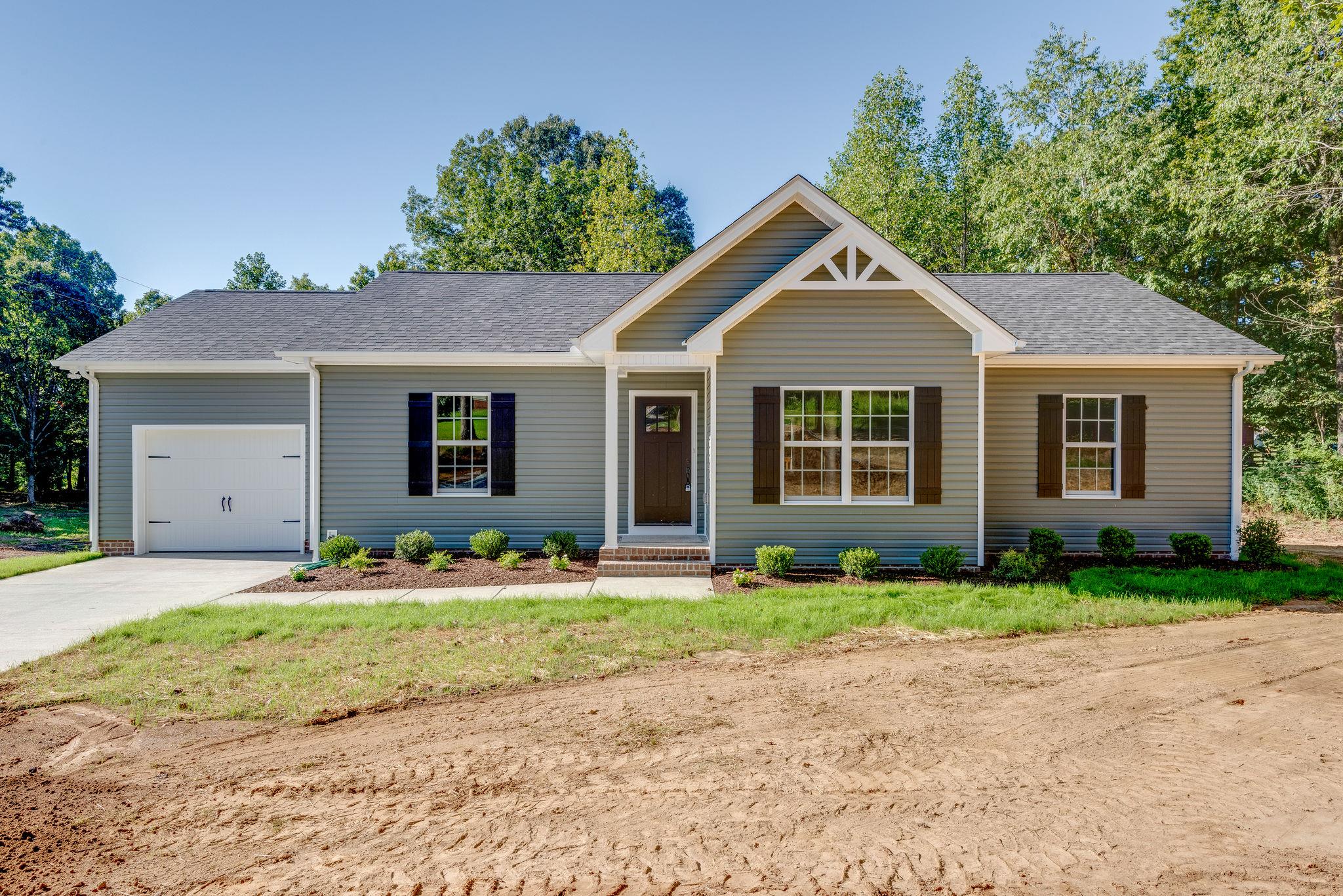 1054 Lewis Road Burns, TN 37029 - Photo 3 of 15 Gallery Image 3
