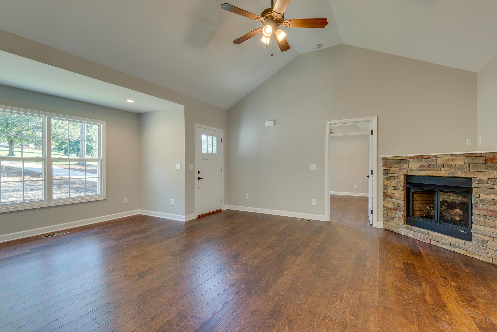 1054 Lewis Road Burns, TN 37029 - Photo 4 of 15 Gallery Image 4