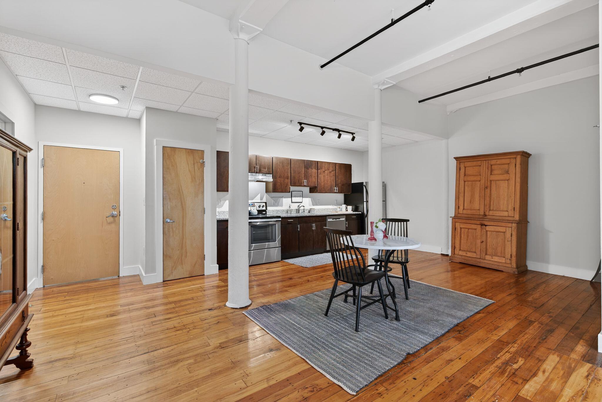 2 Main Street, Unit 18308 Biddeford, ME 04005 - Photo 8 of 47 Light and Bright 18-308