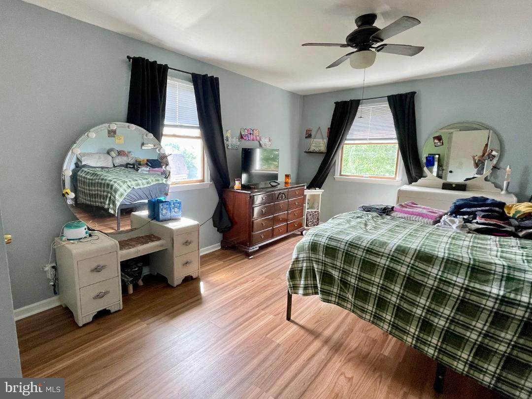 904-906 Main Avenue Croydon, PA 19021 - Photo 22 of 51 a bedroom with a bed and a window
