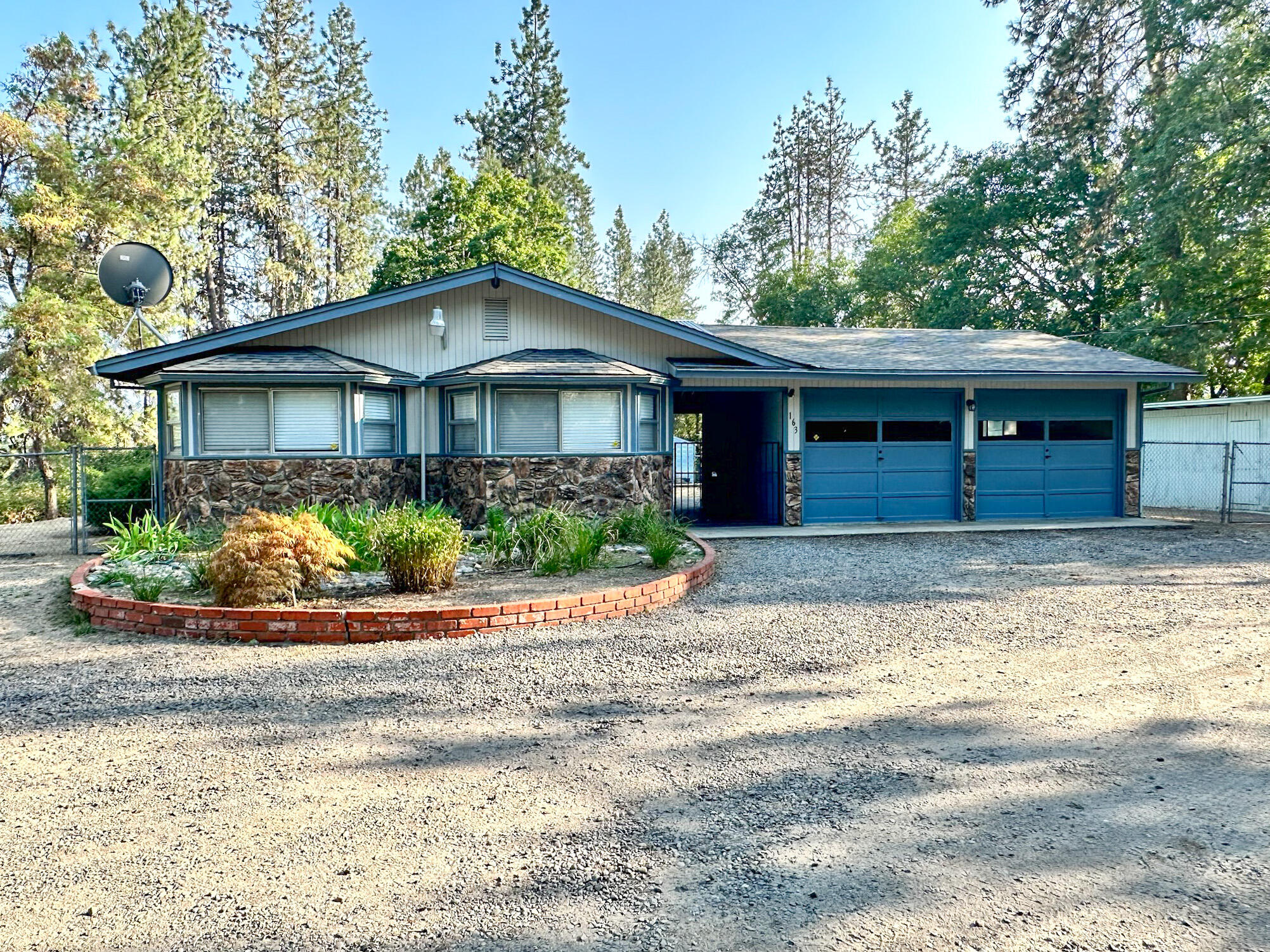Gorgeous 3 bed, 2 bath on 2.5 acres