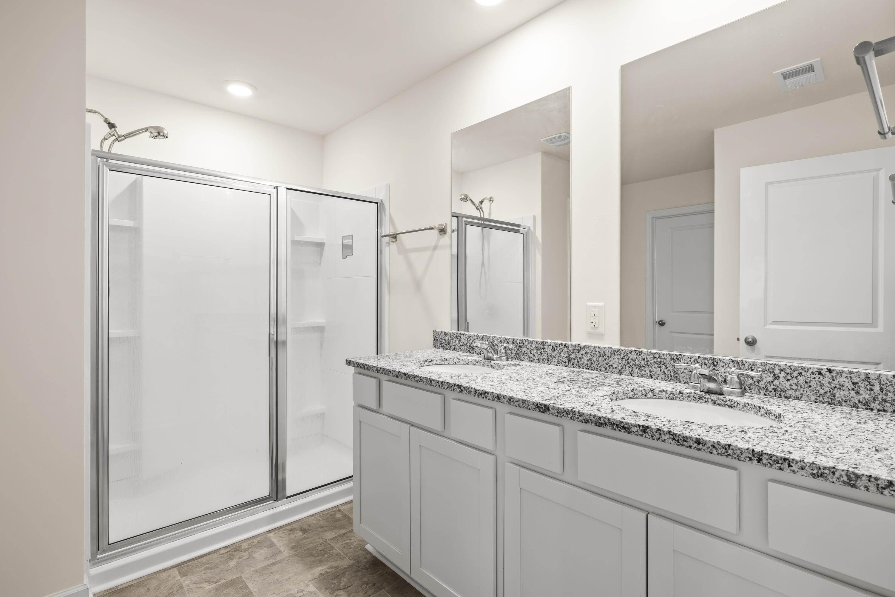 6599 Prickly Loop Ooltewah, TN 37363 - Photo 16 of 30 Bathroom