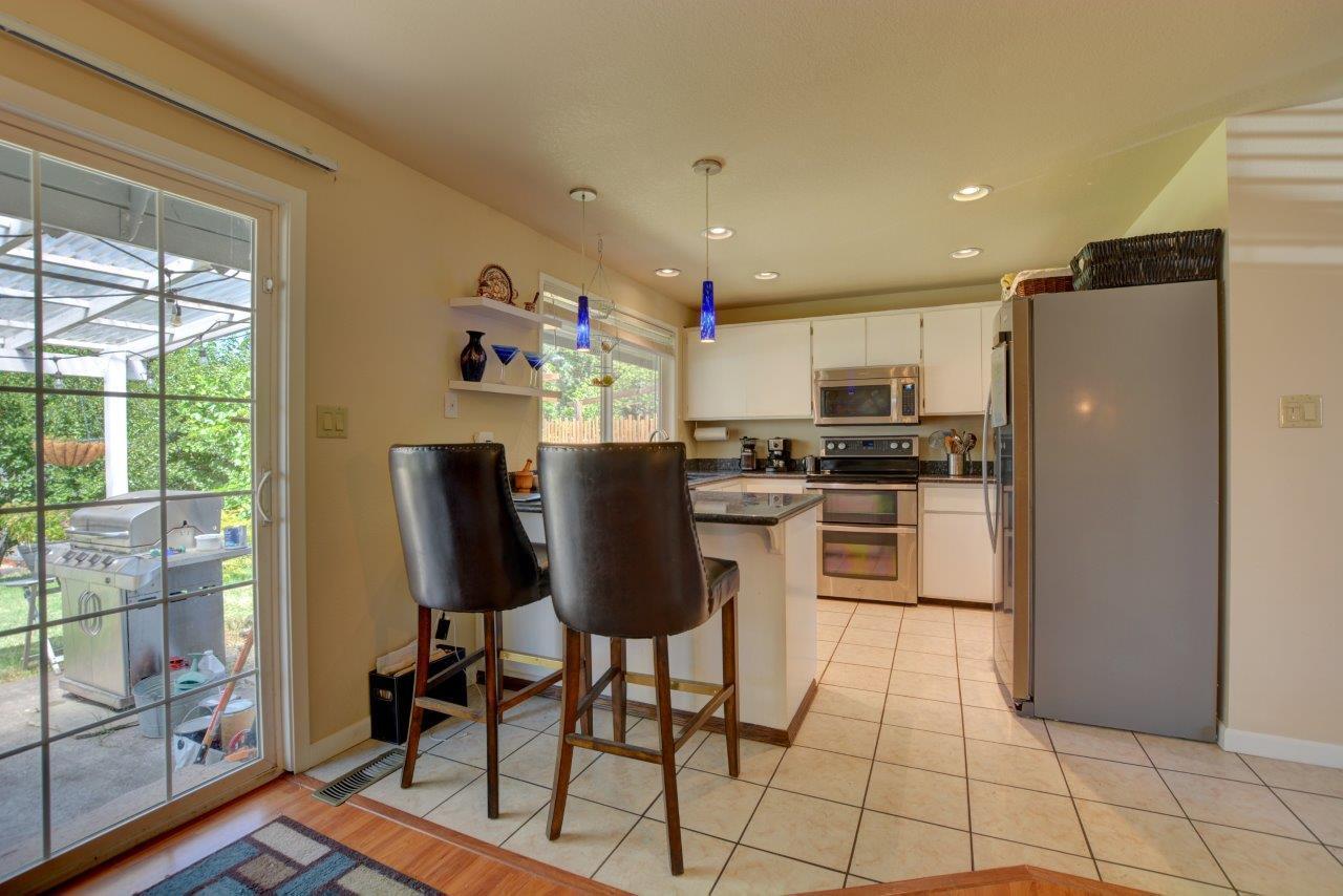 2389 Delta Waters Road Medford, OR 97504 - Photo 17 of 27 DSC_4381_2_3