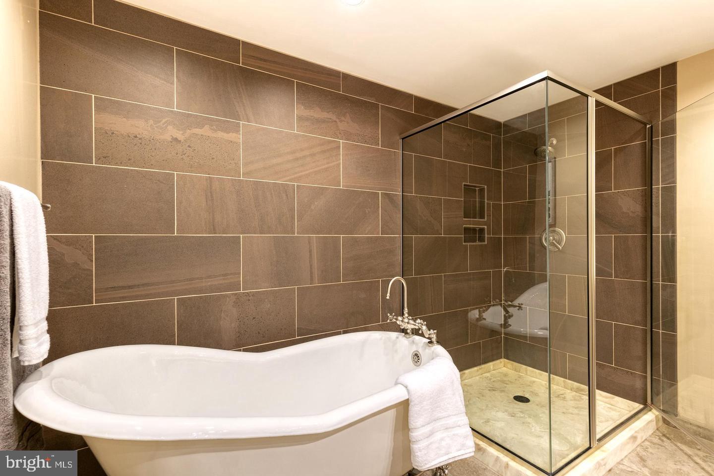 1000 Fell Street, Unit 606 Baltimore, MD 21231 - Photo 33 of 56 Elegant bathroom with modern fixtures.