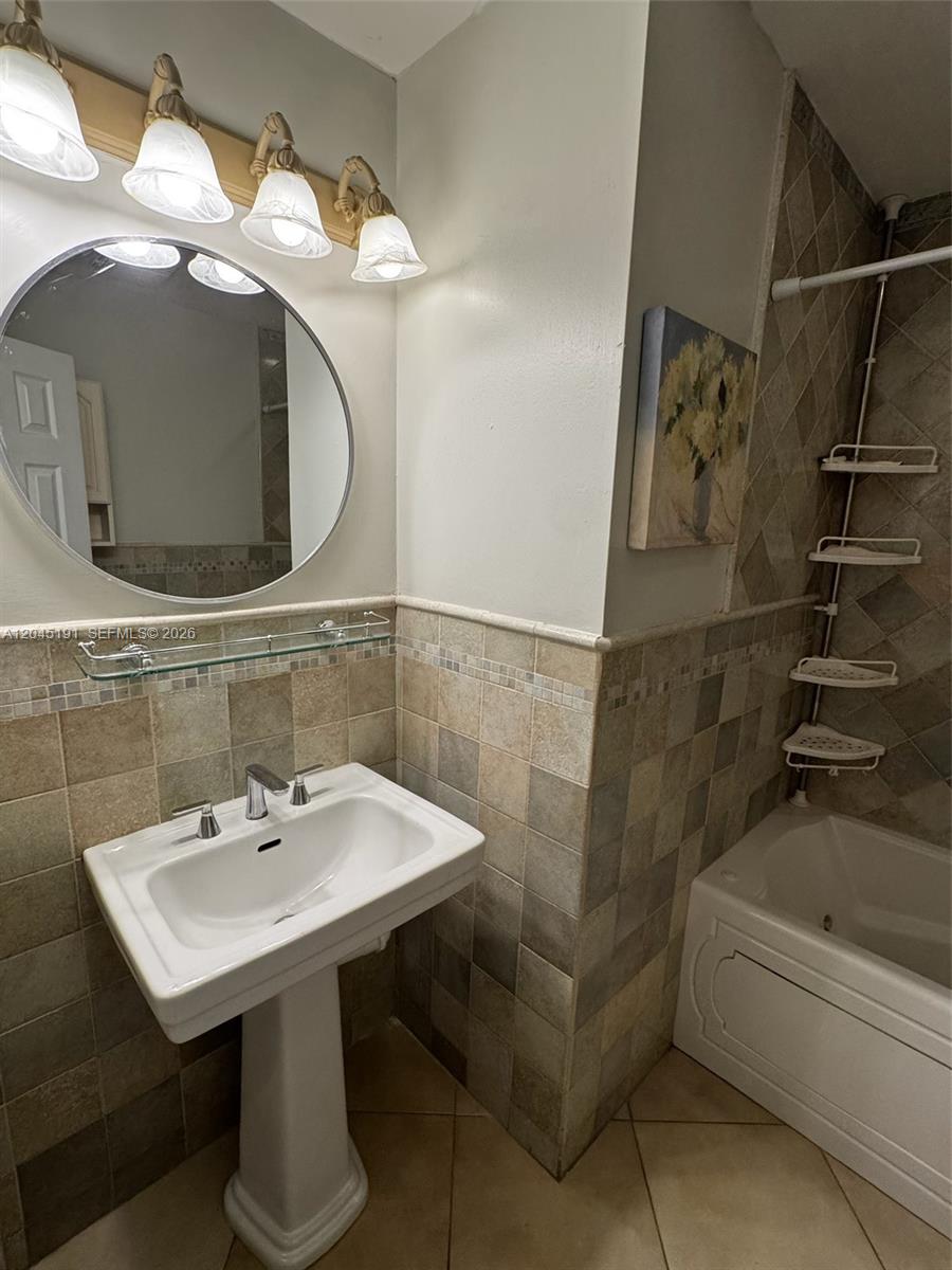 158 Southwest 96th Court, Unit B Miami, FL 33174 - Photo 5 of 7
