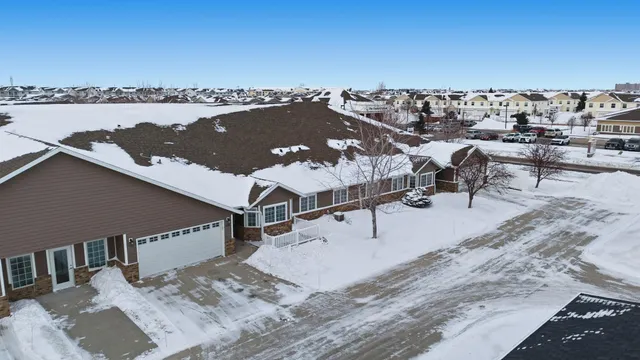 $365,000 | 4646 44th Avenue South, Unit B, Fargo, ND 58104