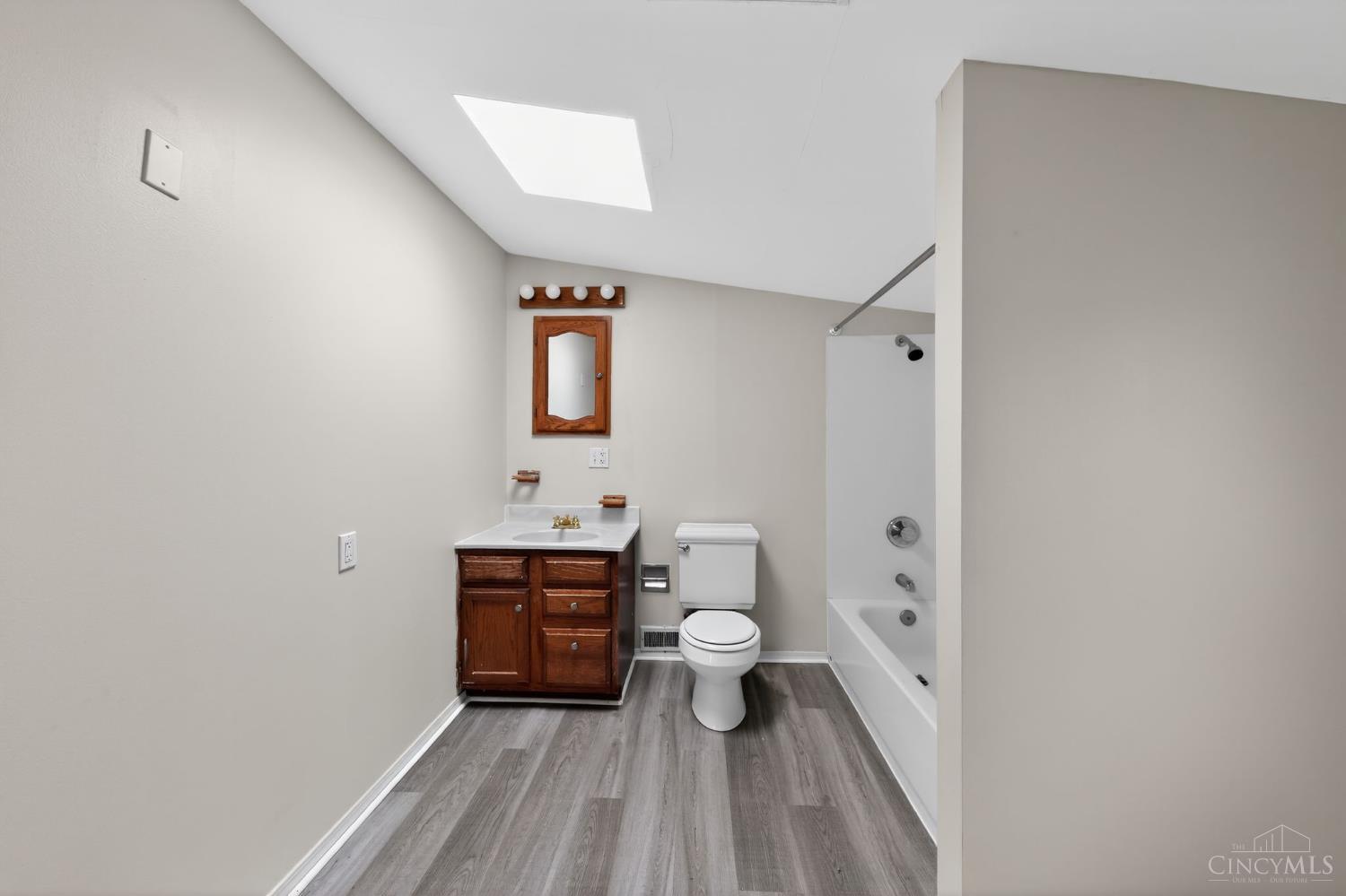 8634 Daly Road Cincinnati, OH 45231 - Photo 18 of 34