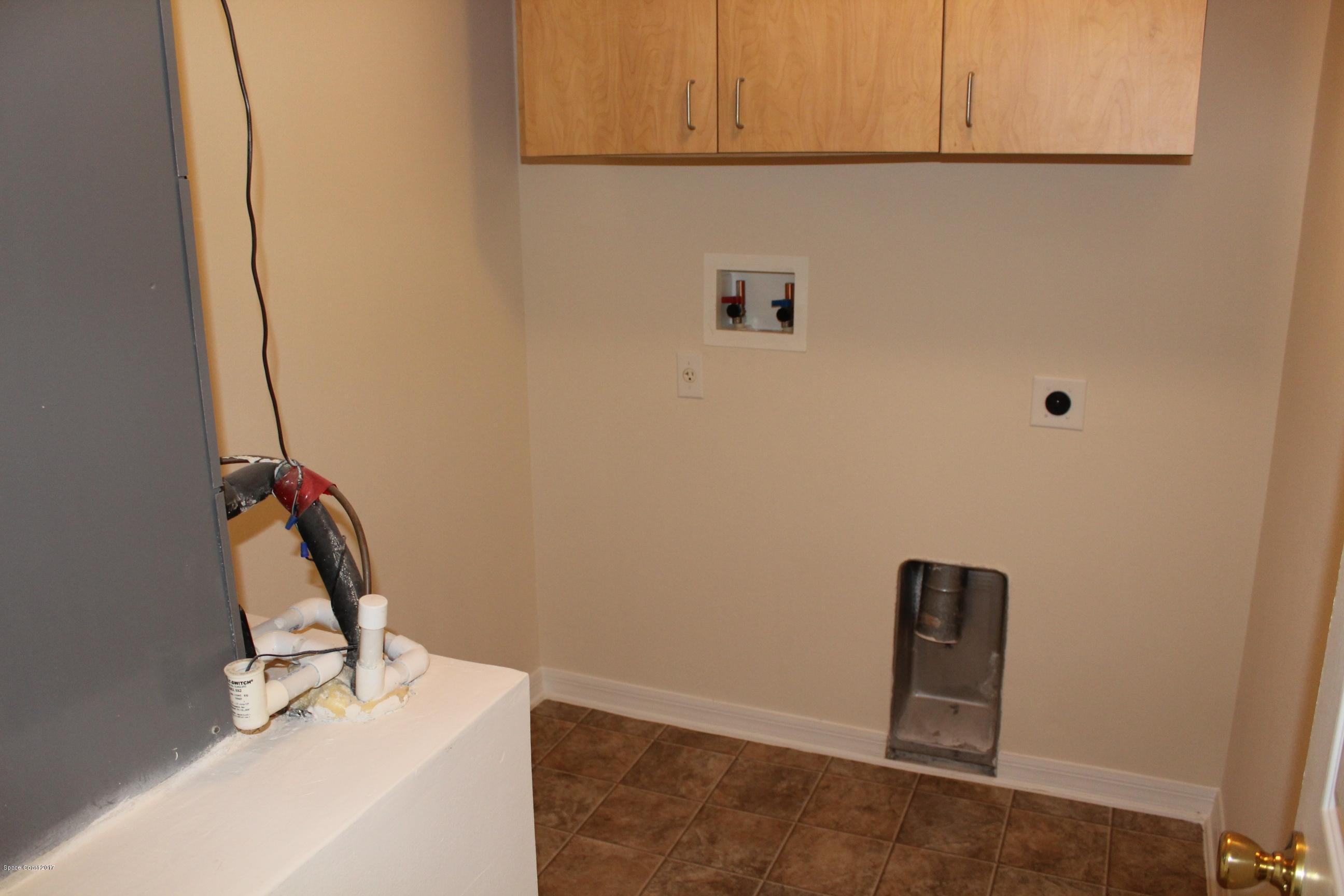 5220 Carrick Road Cocoa, FL 32927 - Photo 14 of 33 Laundry room view