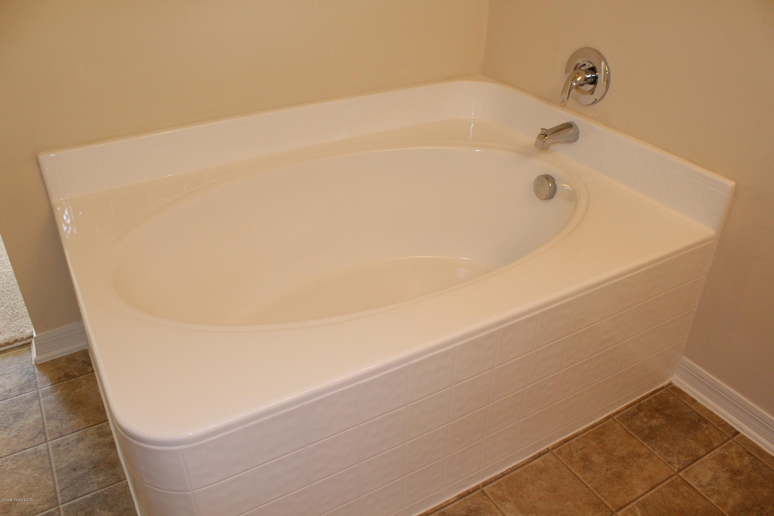5220 Carrick Road Cocoa, FL 32927 - Photo 21 of 33 Master bath garden tub view