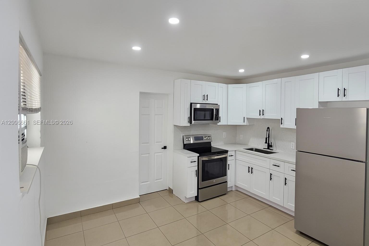 1046 Foster Road Hallandale Beach, FL 33009 - Photo 6 of 7