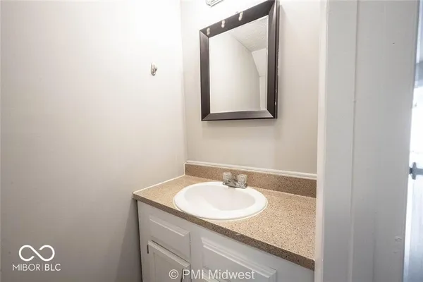 $1,425 | 5611 North Rural Street, Indianapolis, IN 46220