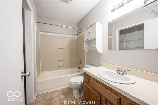 $1,425 | 5611 North Rural Street, Indianapolis, IN 46220