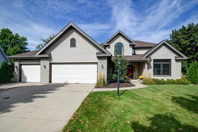 $599,900 | 1822 Cobblestone Court, Sun Prairie, WI 53590